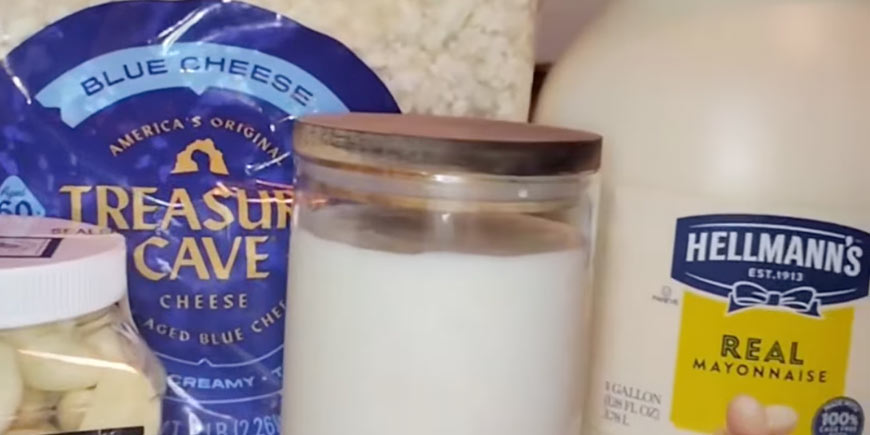 Photo of bleu cheese dressing ingredients